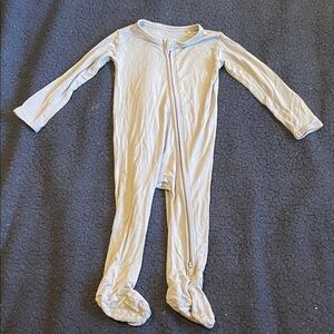 Bums & roses Light Gray Footed Baby Pajamas